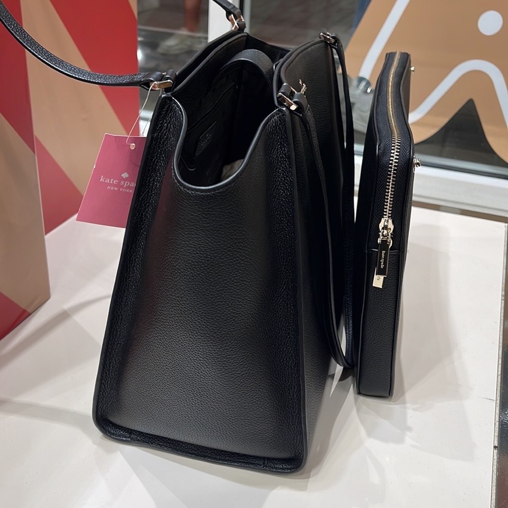 Kate Spade Brim Laptop Tote
COLOR:
Black - Picture 3 of 16